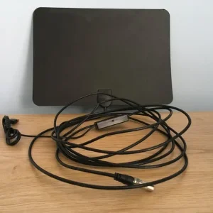 Digital HDTV antenna ultra-thin