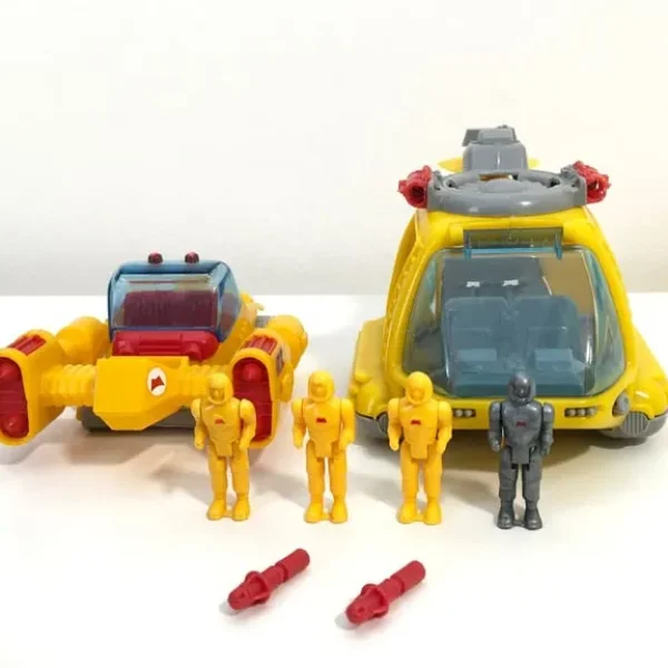 VINTAGE 1987 MANTA FORCE COPTER AND FIGURES BY BLUEBIRD 80's