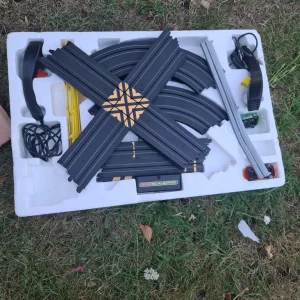 Scalextric track and cars - Image 4