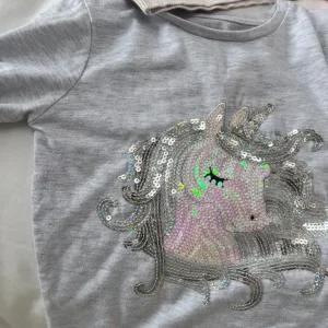 Girls tops size 5-6 - Image 2