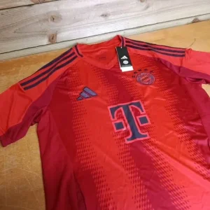 Bayern 24/25 home kit (PayPal only and postage sorry) - Image 3