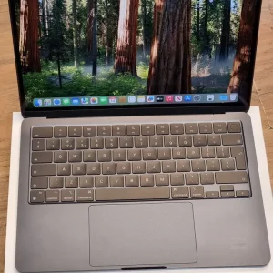 MacBook Air 13" M2 like new condition. 256GB SSD, 8GB RAM Battery 100% - Image 2