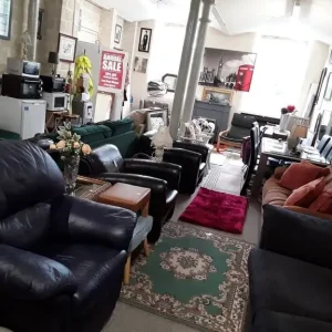 Large gilded bevelled edged 4ft mirror Low Cost Moves 2nd Hand Furniture STALYBRIDGE SK15 3DN - Image 6