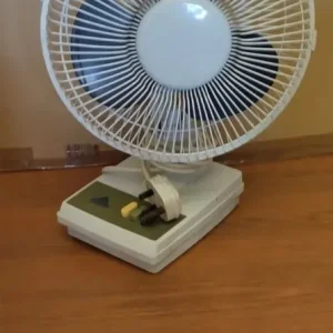 4 Fans for £50.00 (2x 14inch table, 1 x 11inch desk, and 1x brand new 16inch floor fan) - Image 5