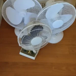 4 Fans for £50.00 (2x 14inch table, 1 x 11inch desk, and 1x brand new 16inch floor fan)