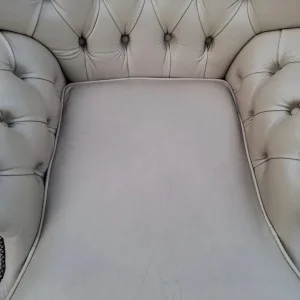 Beige Chesterfield suite - Image 6