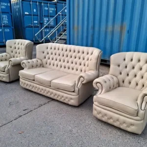 Beige Chesterfield suite - Image 8