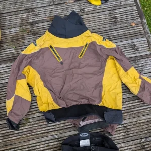 Wavesport kayak and full kit - Image 5