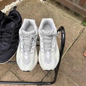 Five pairs of men’s size 9 trainers - Image 2