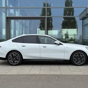 2025 BMW 5 Series 530e M Sport 4dr Auto Saloon Hybrid Automatic - Image 3