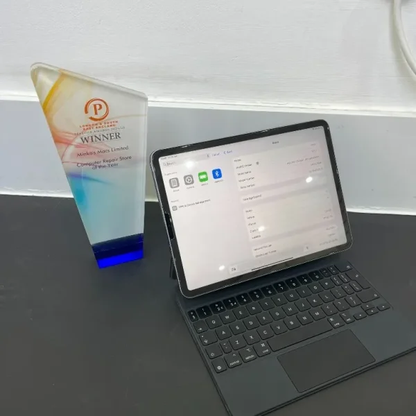 Apple iPad Pro 11 inch (4th Generation) Apple M2 128GB Storage Space Grey With Keyboard and Box