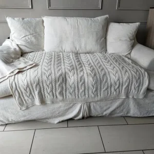 Super Cute Vintage Classic Style Ivory Cream Fabric 3 Seater Settee Couch