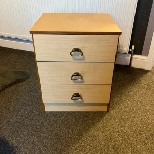 Bedside table in excellent condition can deliver for a small charge - Image 2