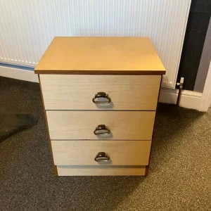 Bedside table in excellent condition can deliver for a small charge - Image 3