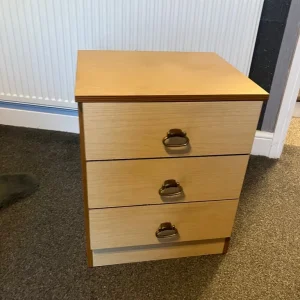 Bedside table in excellent condition can deliver for a small charge - Image 4