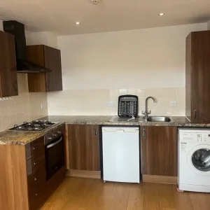 Flat to rent - Image 2