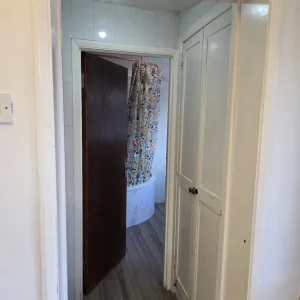 Large 1-bed flat with private garden - Image 6