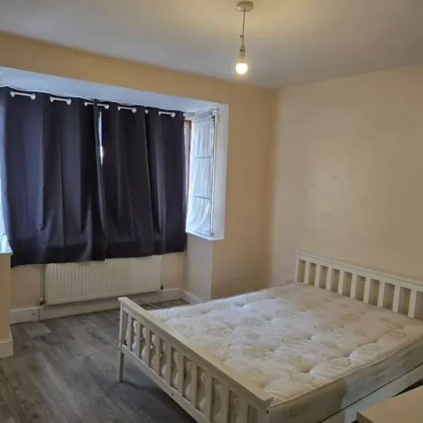 Large 1-bed flat with private garden