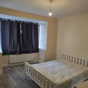 Large 1-bed flat with private garden