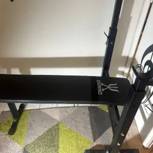 Bench press machine with weights! - Image 2