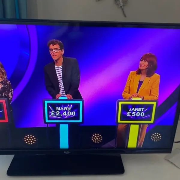 BUSH 32 inch HD ready Smart Tv Brand new