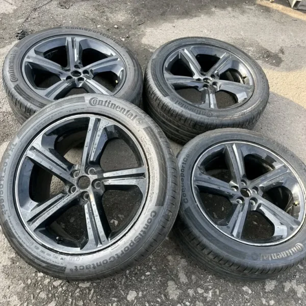 JAGUAR F-PACE 20” SET OF 4 ALLOY WHEELS WITH CONTINENTAL TYRES HK8M-1007-LB C