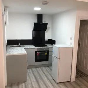 Large studio in friar street Reading TC next to station and oracle - Image 2