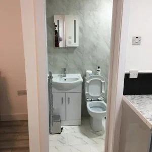 Large studio in friar street Reading TC next to station and oracle - Image 5