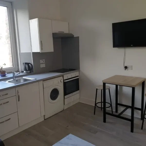 1 BED FULLY FURNISHED FLAT IN ROSEMOUNT