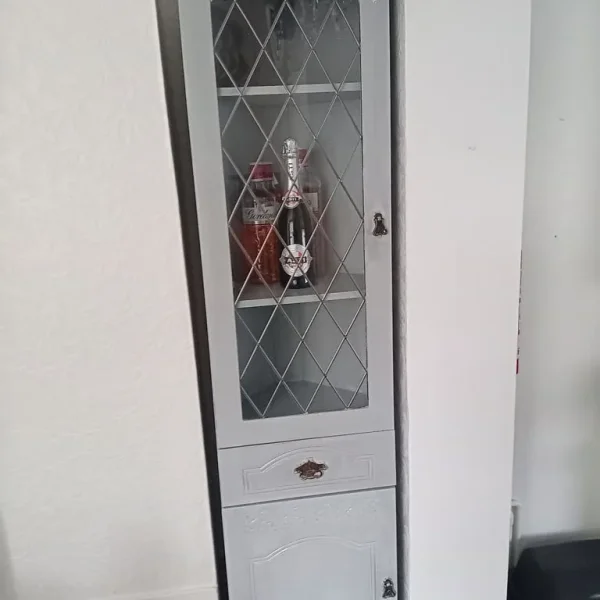 Corner cabinet