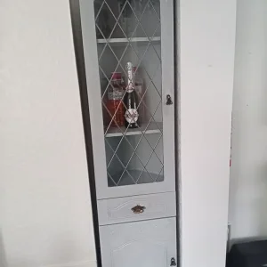 Corner cabinet