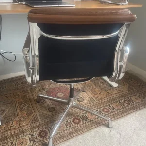 Vintage Eames leather office chair - Image 2