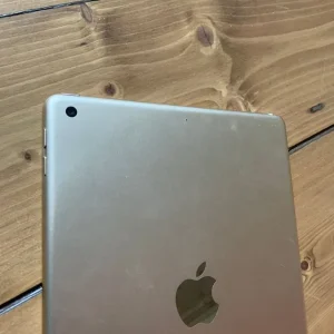 Apple Ipad 5 128GB Ios16 Wifi Very Good Condition - Delivery Available - Image 8