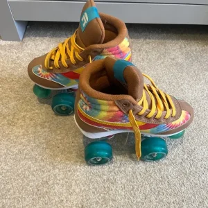 Girls Rookie floral roller skates size UK 2 - Image 3