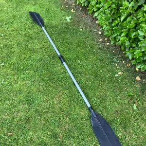 Kayak and paddle - Image 3