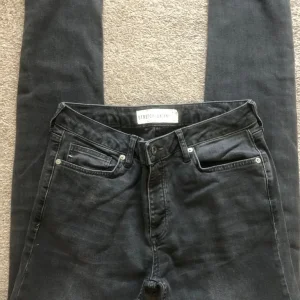 STRETCH SKINNY JEANS - SIZE W32, L32 - NEW CONDITION