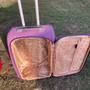 Two Suitcases ONLY £1 THE PAIR - Image 3