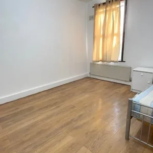 Two bedroom flat available now Postcode E7 8LS - Image 2