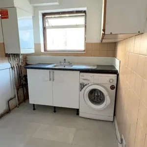 Two bedroom flat available now Postcode E7 8LS - Image 7