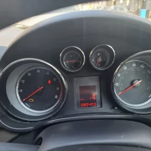 Vauxhall, INSIGNIA, Hatchback, 2011, Manual, 1796 (cc), 5 doors - Image 2