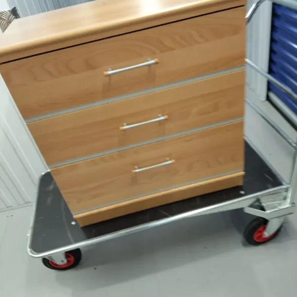 Modern chest of drawers