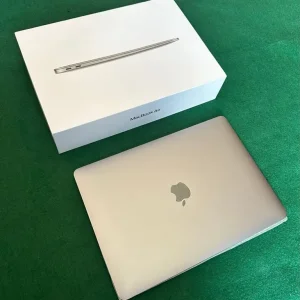 MacBook Air 13‑inch (M1, 2020) – 16 GB RAM, 256 GB SSD, Touch ID – Silver/Space Gray - Image 3