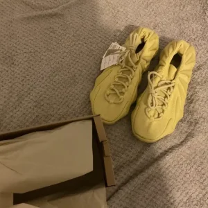 MENS ZEEZY SULPHUR TRAINERS 10.5 - BRAND NEW IN BOX - COST £210 - Image 2