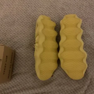 MENS ZEEZY SULPHUR TRAINERS 10.5 - BRAND NEW IN BOX - COST £210 - Image 3