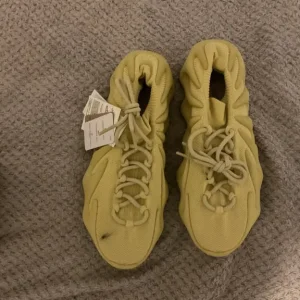 MENS ZEEZY SULPHUR TRAINERS 10.5 - BRAND NEW IN BOX - COST £210