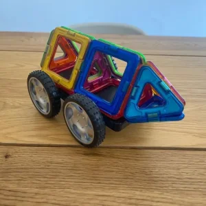 Magformers 14-piece set plus two wheel sets - Image 3