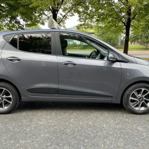 2017 Hyundai i10 1.2 Premium 5dr HATCHBACK Petrol Manual - Image 8