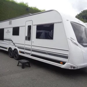 LMC 685 VIP Exquisit 5 BERTH,FIXED TRANSVERSE ISLAND BED CARAVAN 2024 - Image 2