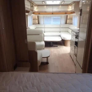 LMC 685 VIP Exquisit 5 BERTH,FIXED TRANSVERSE ISLAND BED CARAVAN 2024 - Image 4