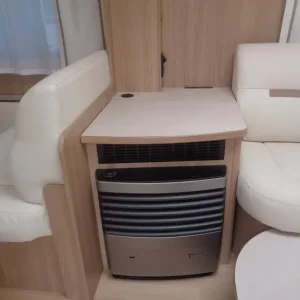 LMC 685 VIP Exquisit 5 BERTH,FIXED TRANSVERSE ISLAND BED CARAVAN 2024 - Image 5